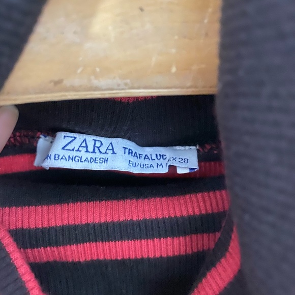 Zara Sleeveless Turtleneck - Picture 3 of 3